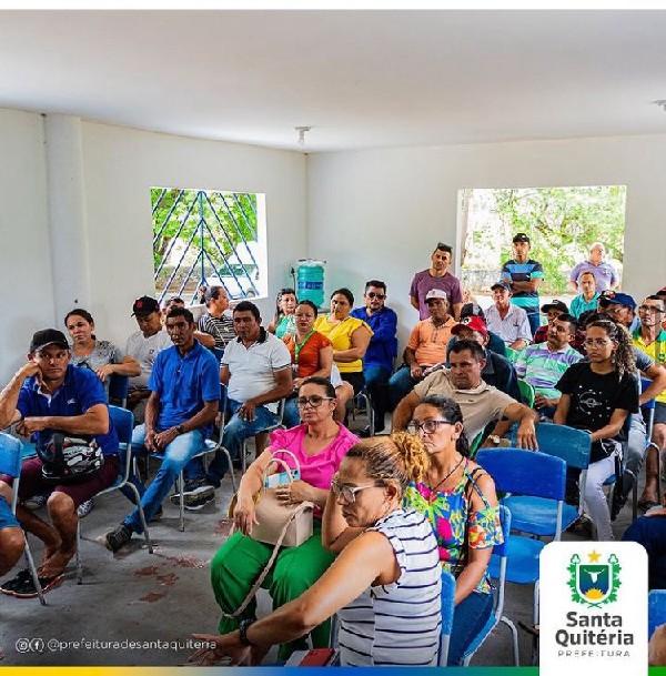 A secretaria de agricultura tira dúvidas de agricultores sobre o programa hora de trator