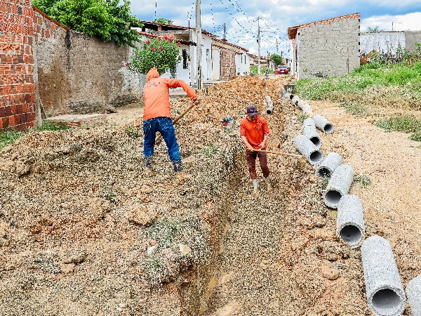 Prefeitura de Santa Quitéria inicia implantação da nova rede de esgoto do distrito de Lisieux